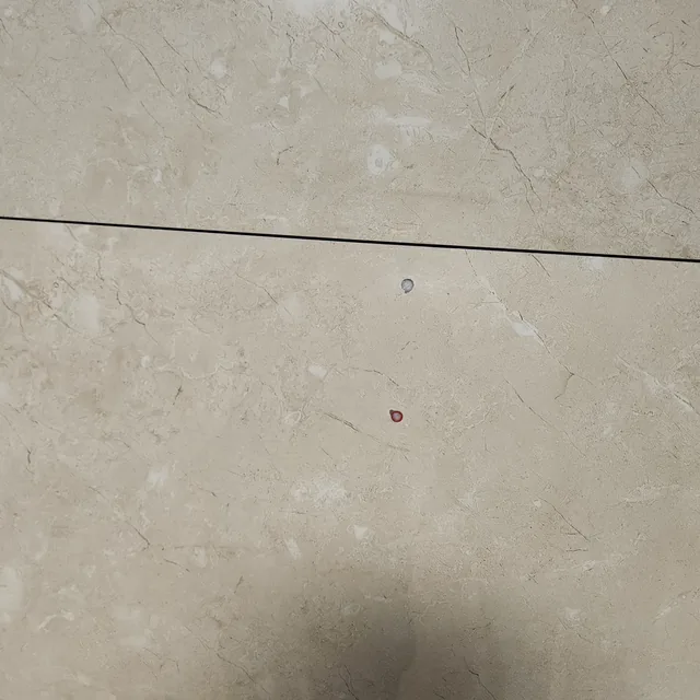 깨진타일교체 작업 사진